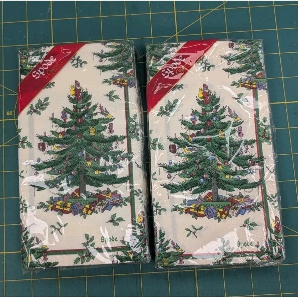 Spode Paper Guest Napkins Towels 3 Ply 15 Towelettes each 2 Packages Christmas